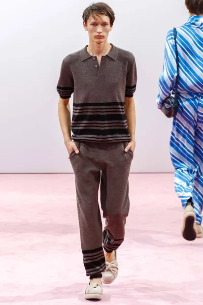 Look 25